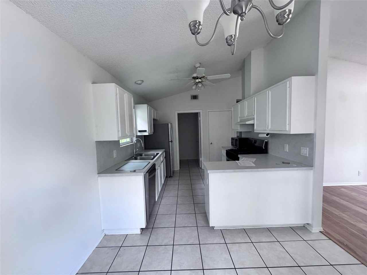 3709 Tom Green St - Photo 3 of 12