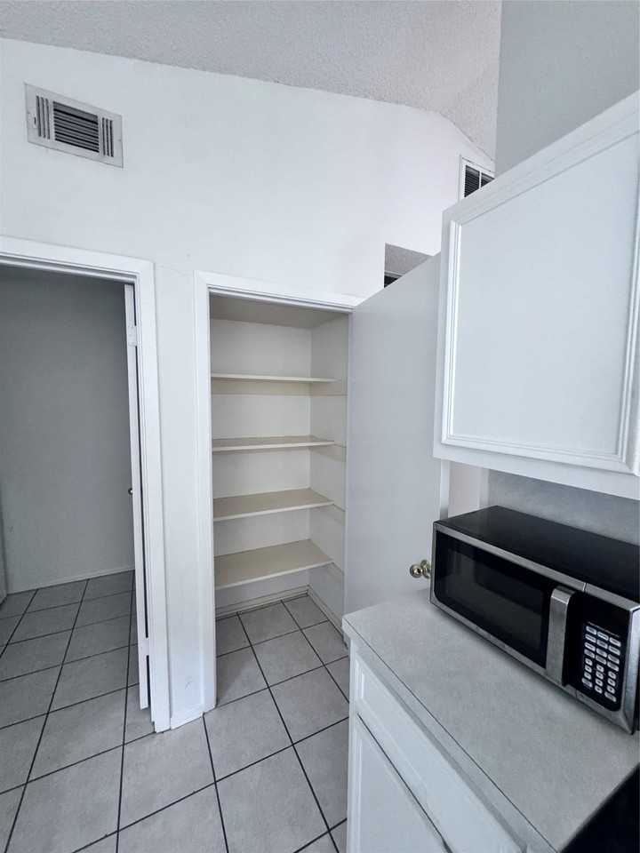 3709 Tom Green St - Photo 4 of 12