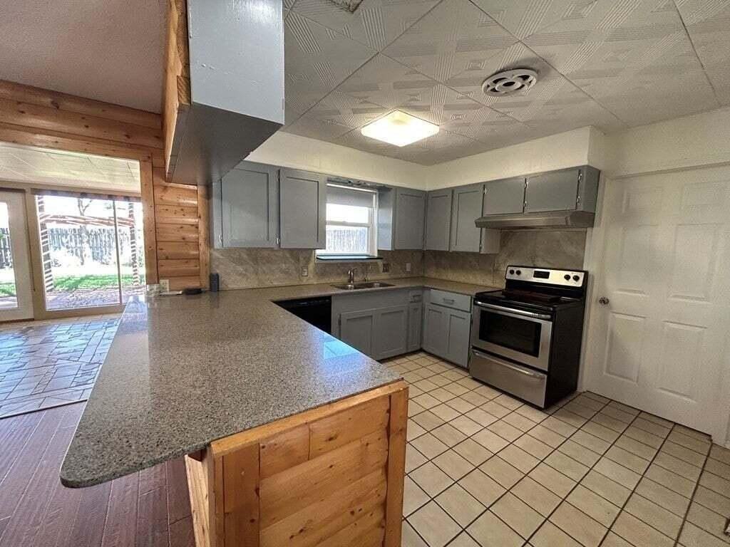 1809 Saint Marys St - Photo 3 of 13