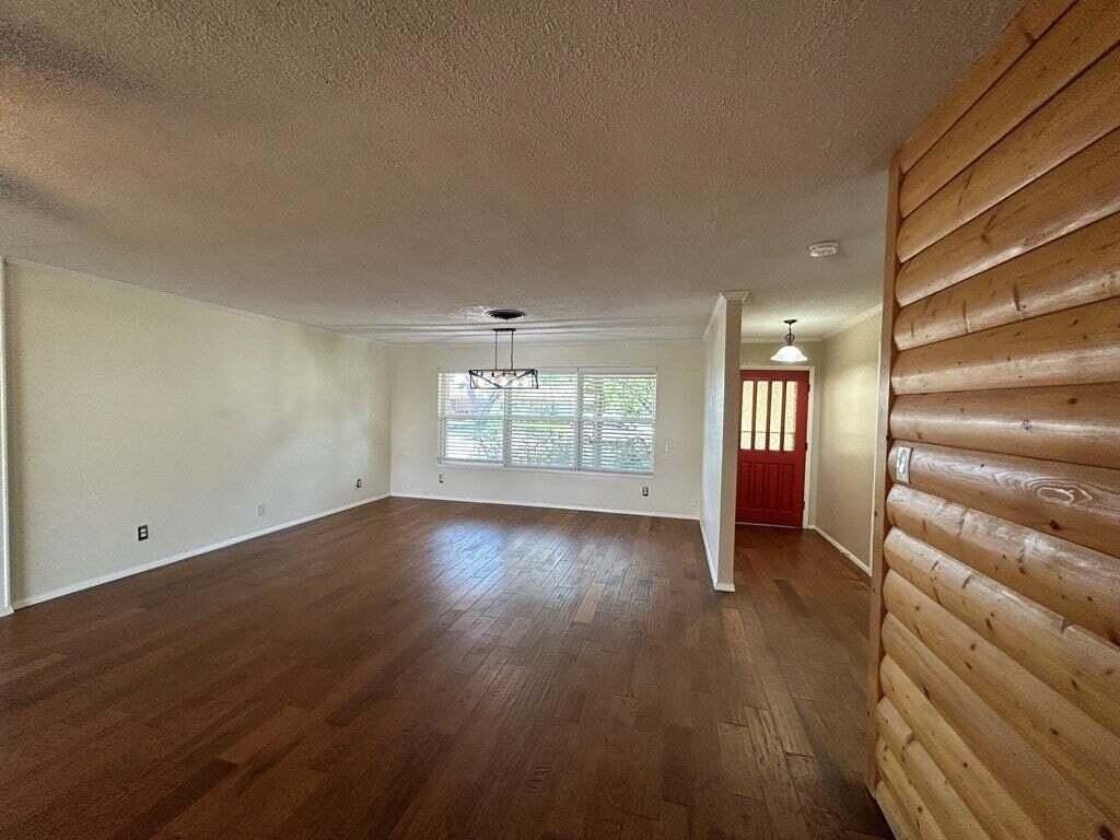 1809 Saint Marys St - Photo 4 of 13
