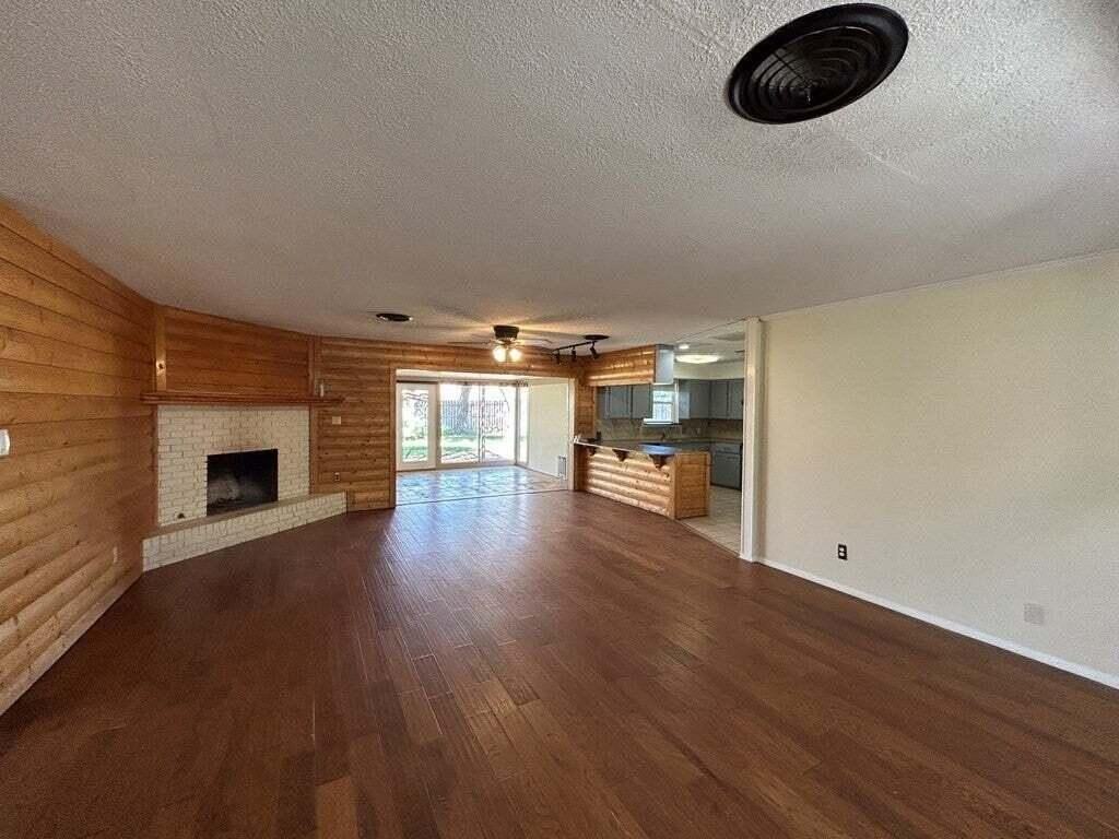 1809 Saint Marys St - Photo 5 of 13