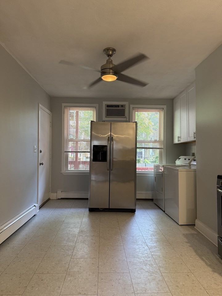 252 Marion St - Photo 2 of 11