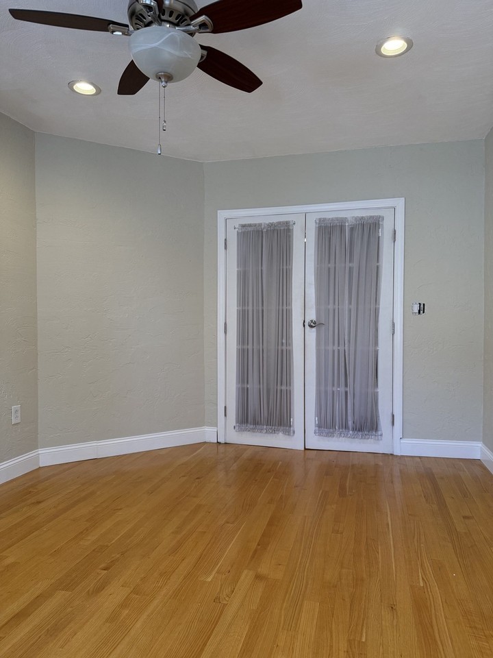 252 Marion St - Photo 6 of 11