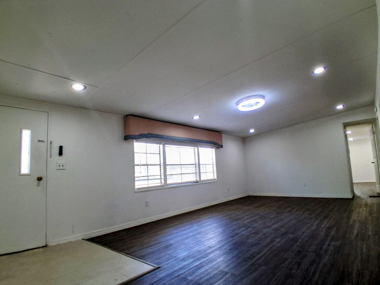 15215 Vine St - Photo 3 of 21