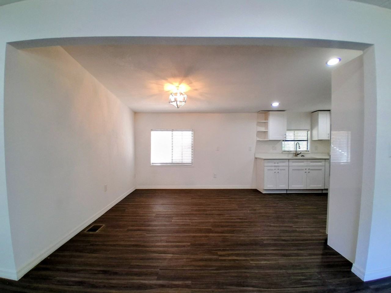 15215 Vine St - Photo 5 of 21