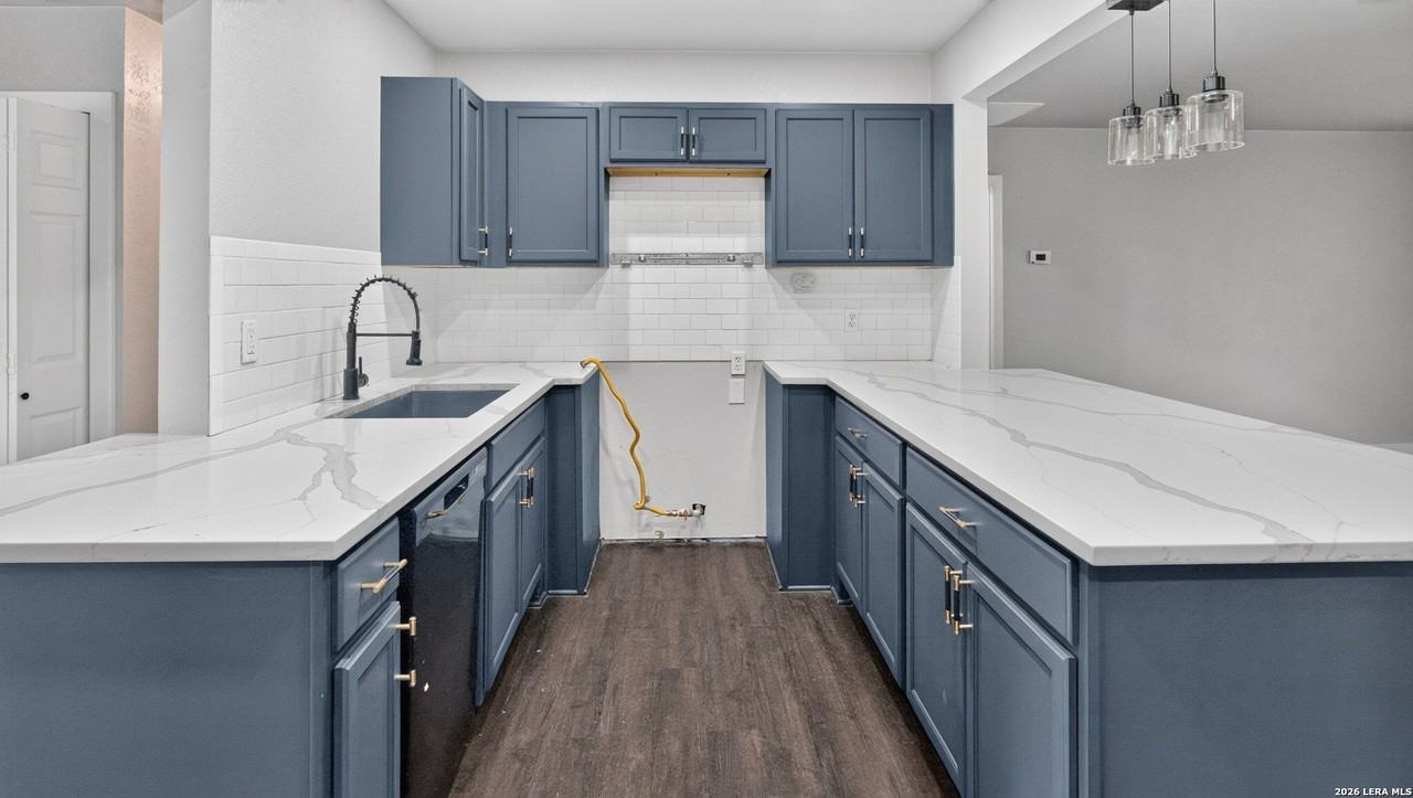 219 Leonidas Dr - Photo 5 of 14