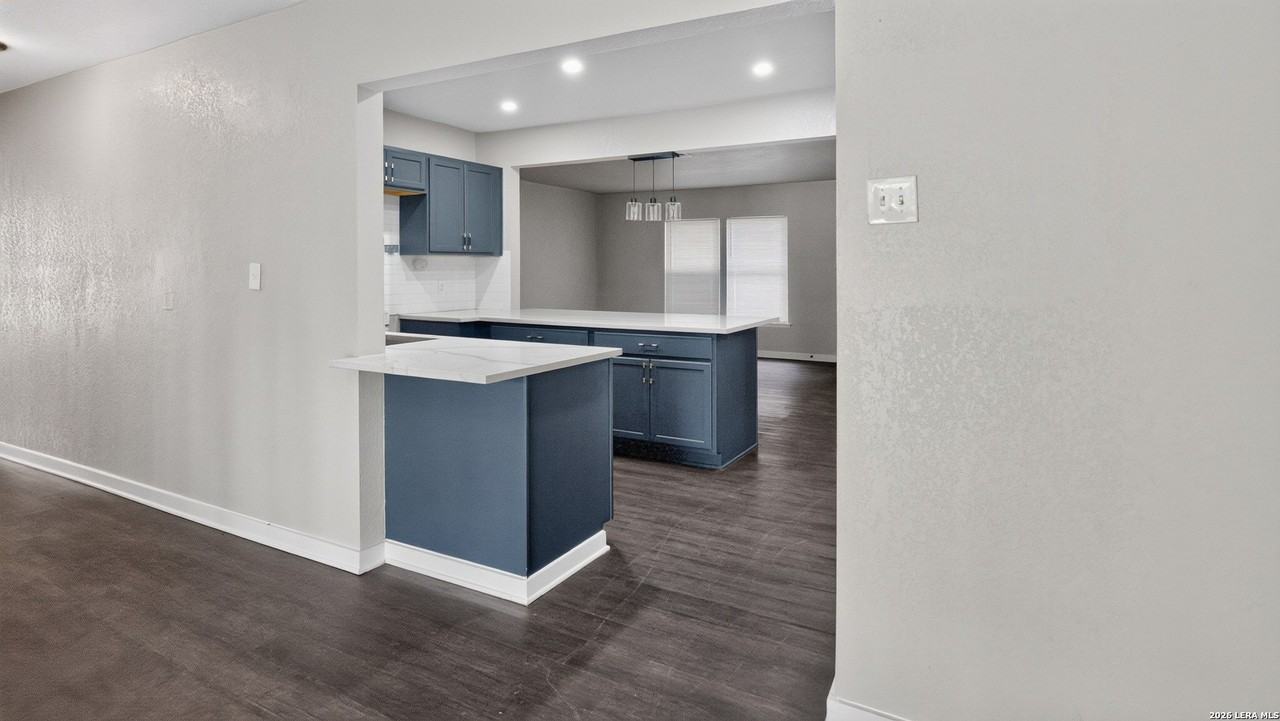 219 Leonidas Dr - Photo 6 of 14