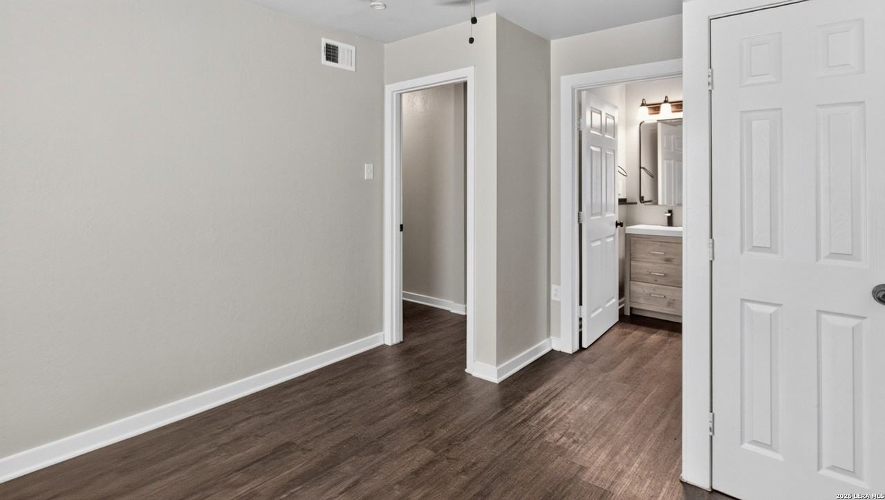 219 Leonidas Dr - Photo 7 of 14