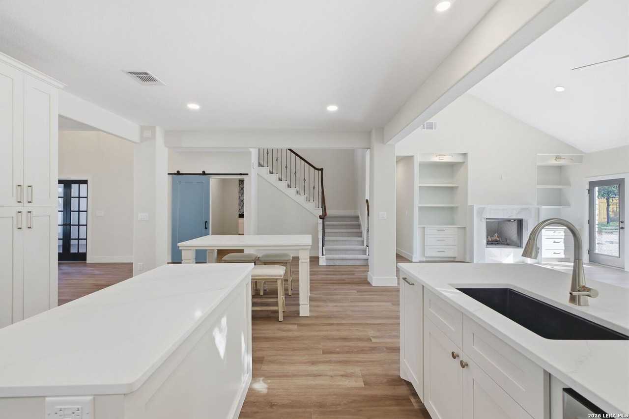 3011 River Way - Photo 4 of 30
