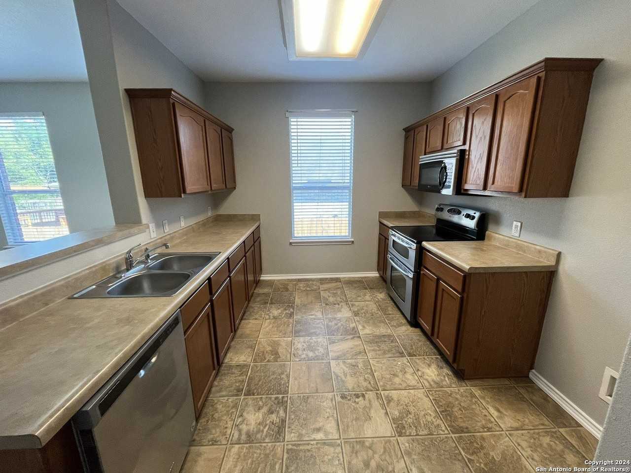 5302 Lowry Peterson - Photo 4 of 17