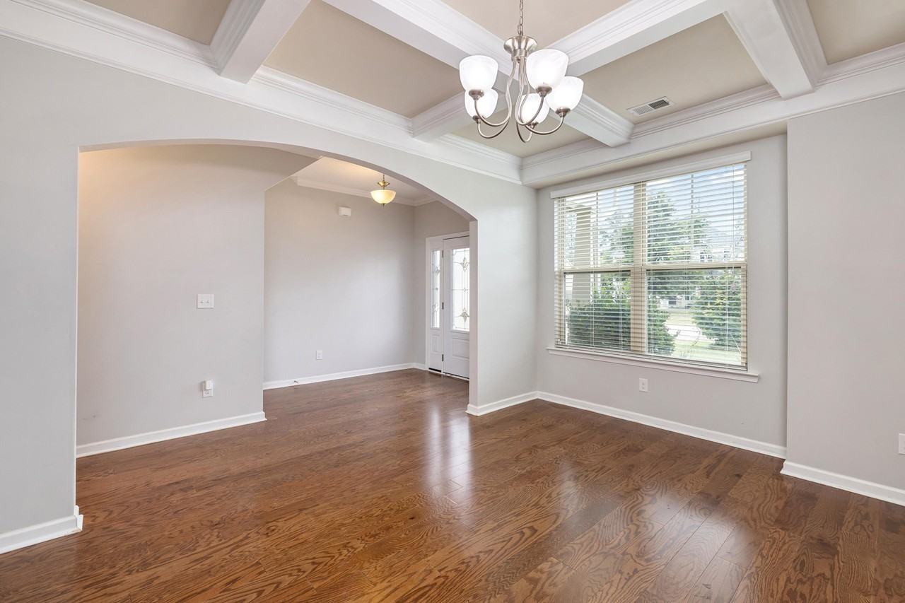 865 Cormier Dr - Photo 4 of 39
