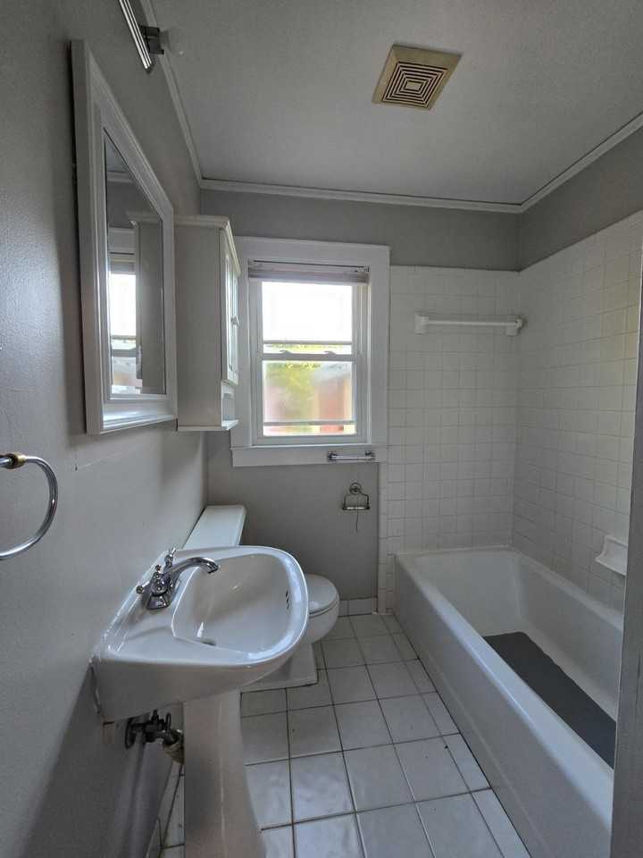 13 Wactor St - Photo 7 of 22