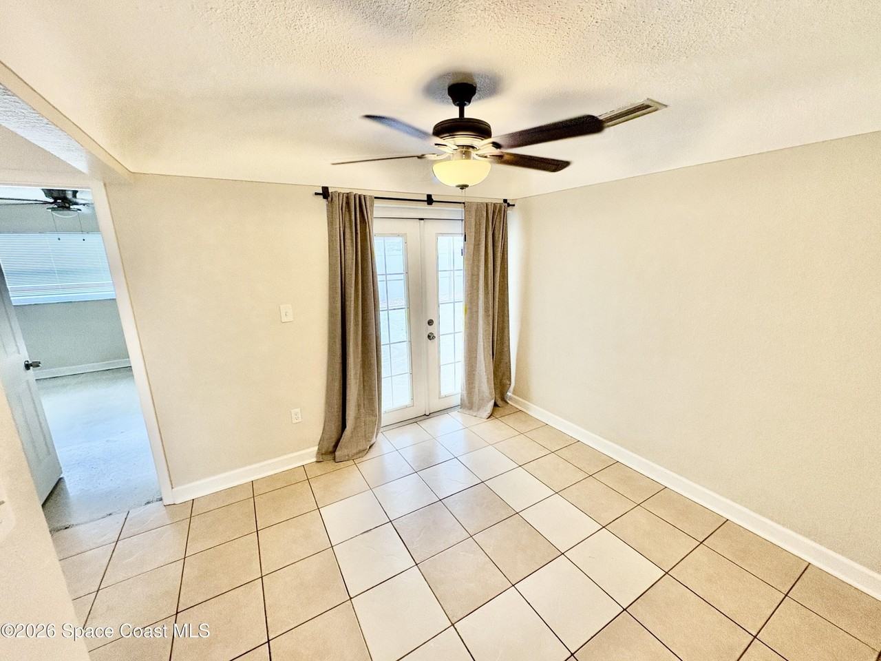 810 1st St - Photo 6 of 20