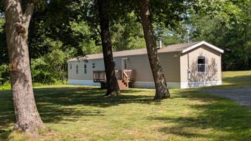 featured image of 4 Rocky Hill Rd