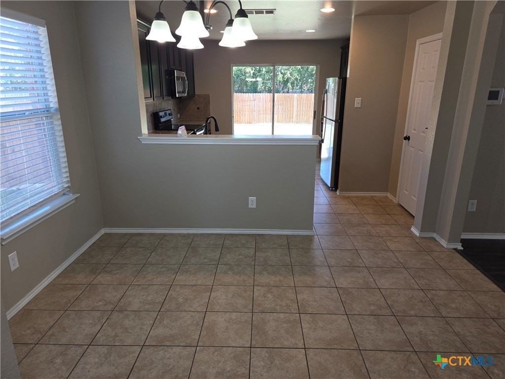 124 Durant Dr - Photo 4 of 18