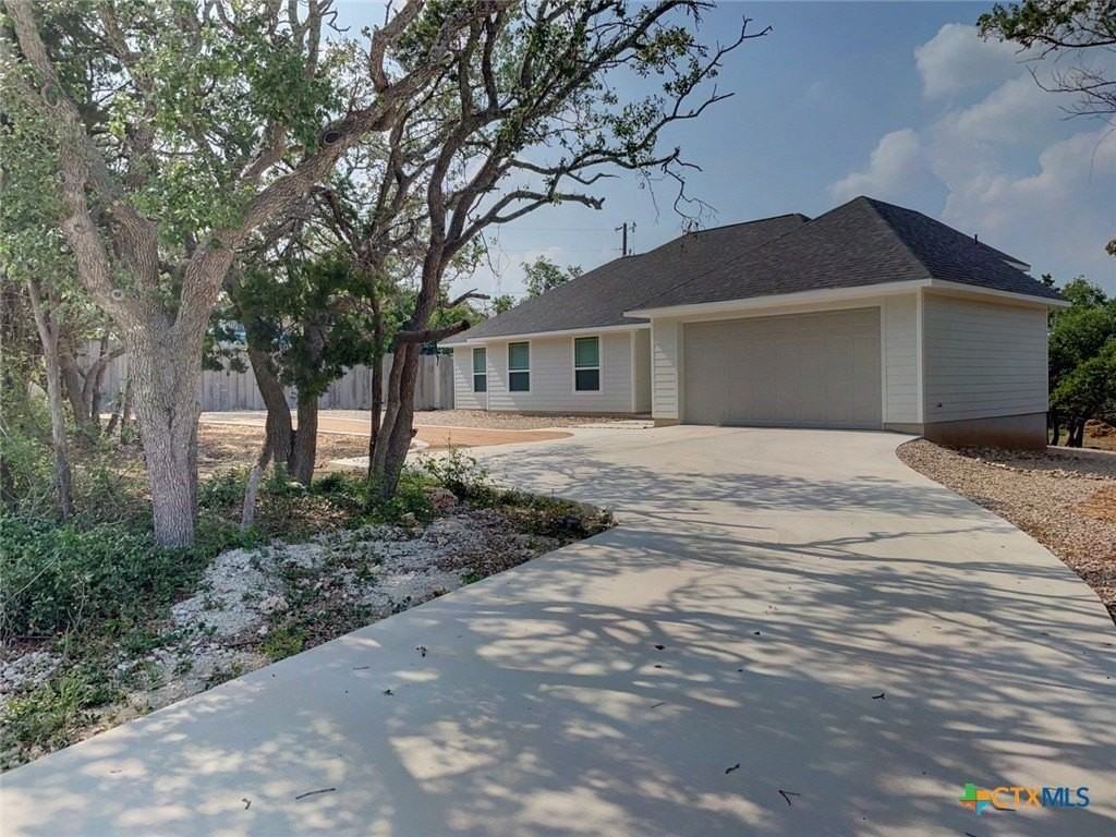1131 Yaupon Dr - Photo 2 of 37