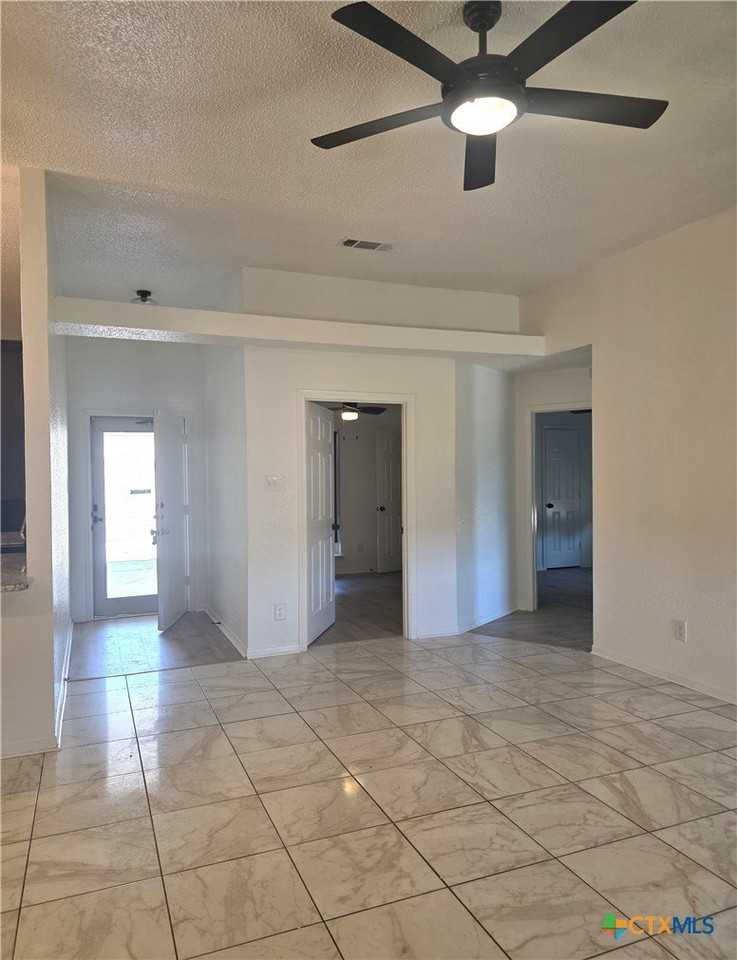 3081 Colorado Dr - Photo 4 of 20