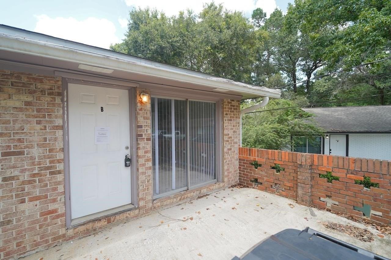 2304 Hartsfield Ct #B - Photo 2 of 24