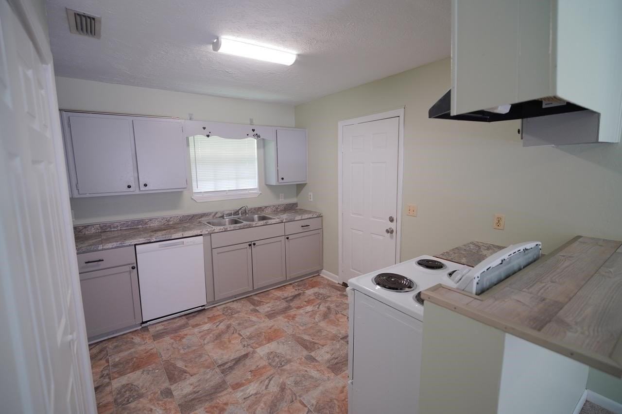2304 Hartsfield Ct #B - Photo 6 of 24