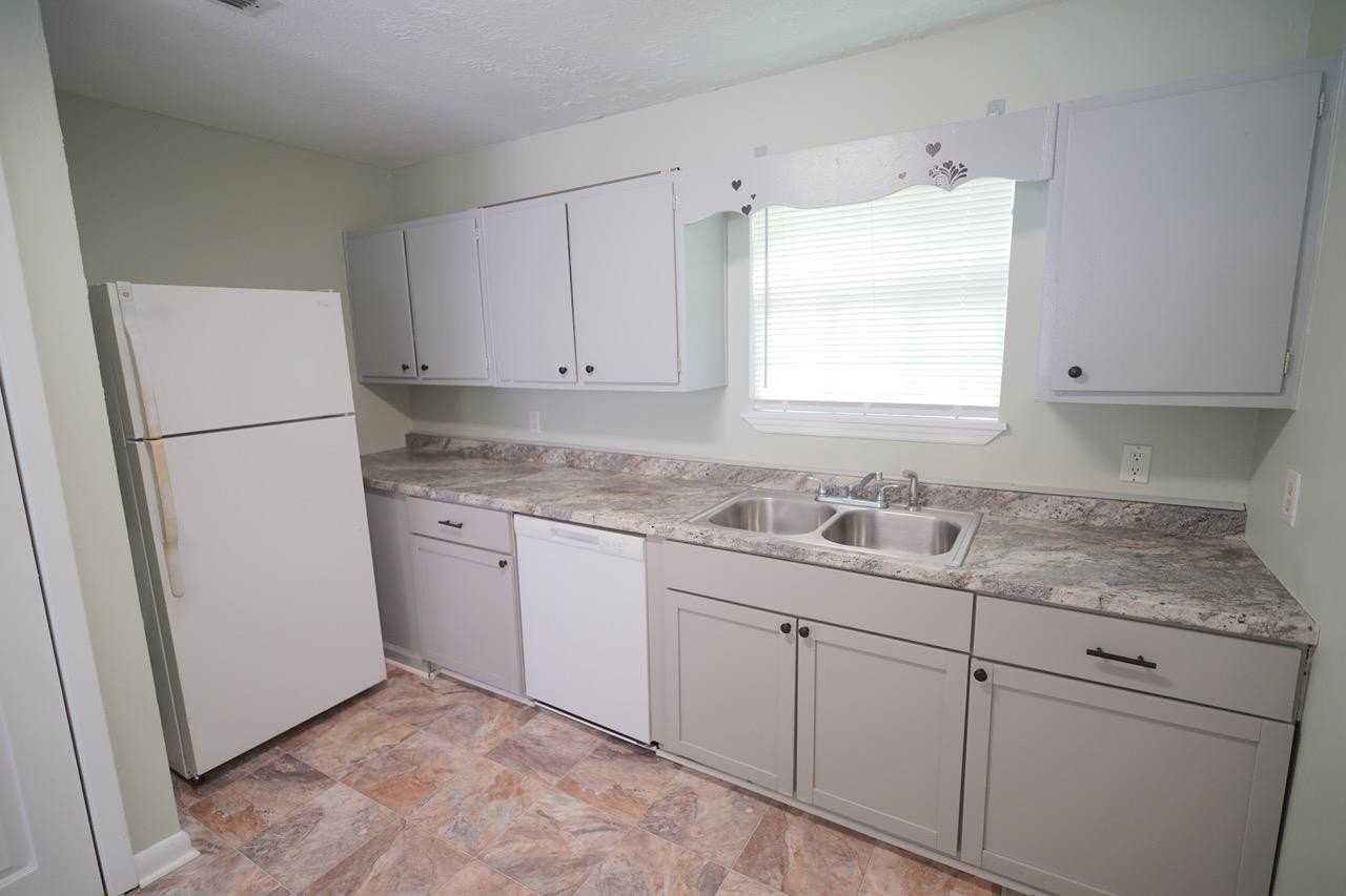 2304 Hartsfield Ct #B - Photo 7 of 24