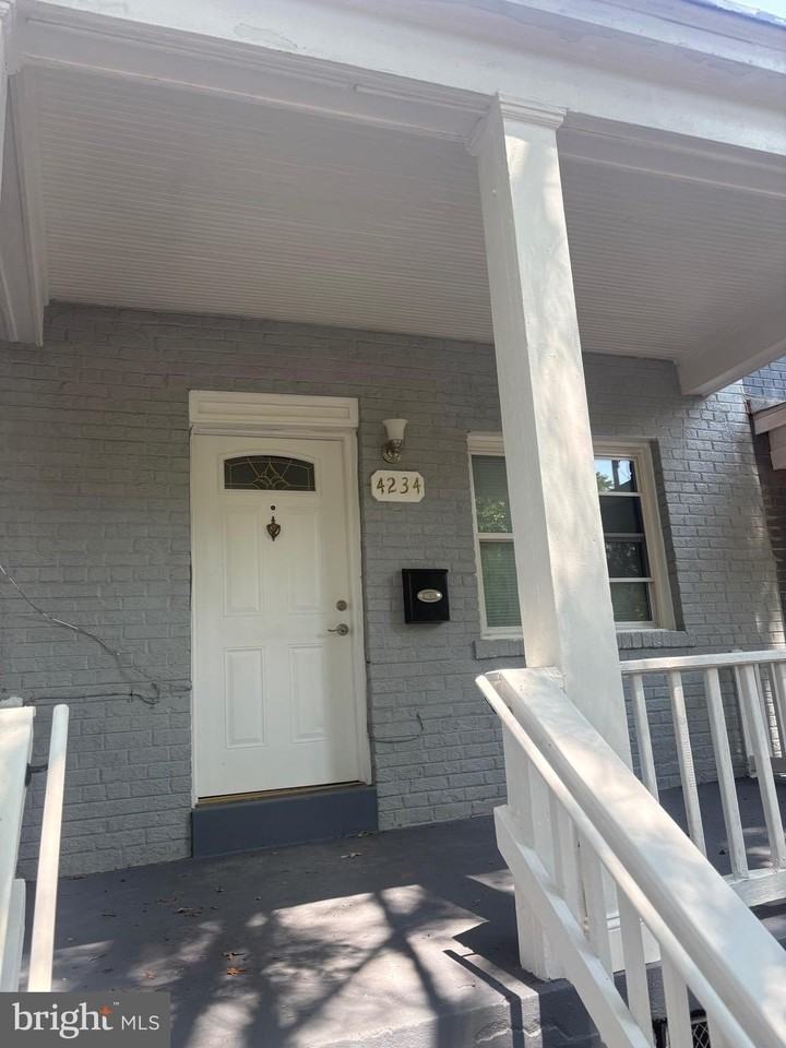 4234-GAULT 4234 Place NE - Photo 3 of 22