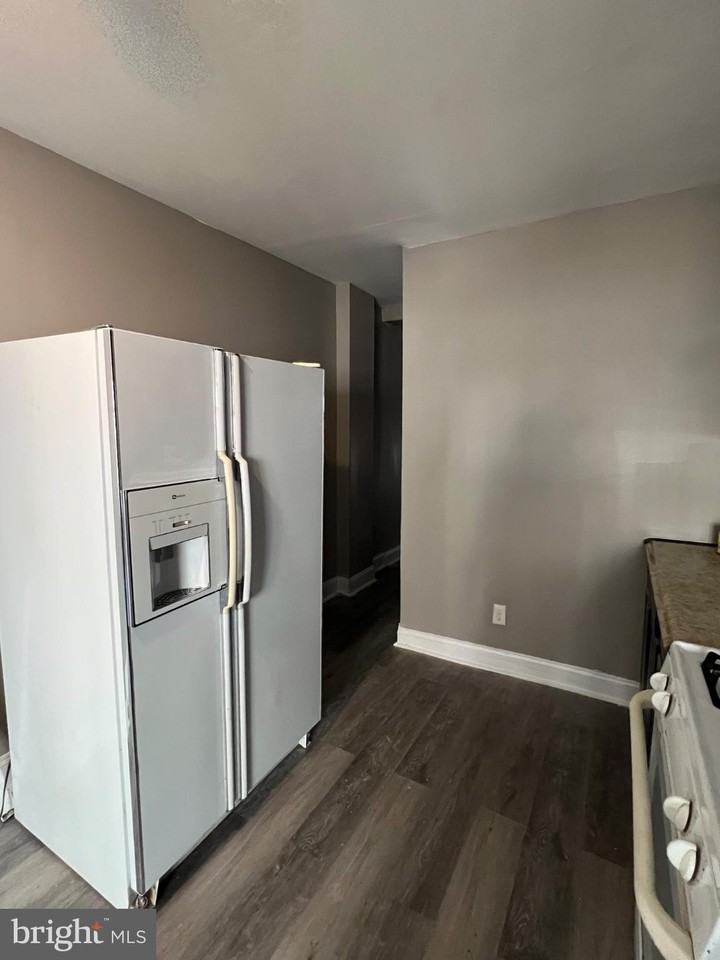 1902 W Fayette St - Photo 5 of 21