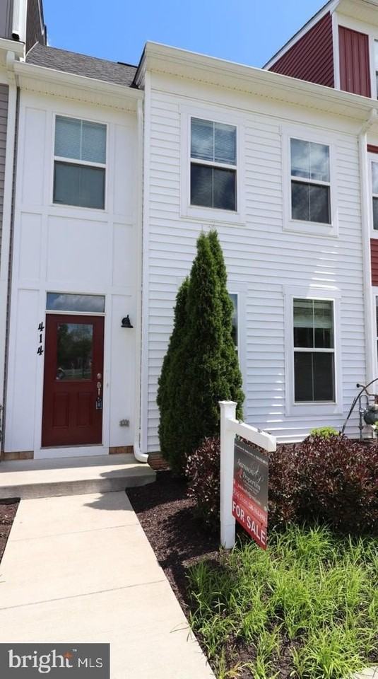 414 Waverley Dr - Photo 2 of 34