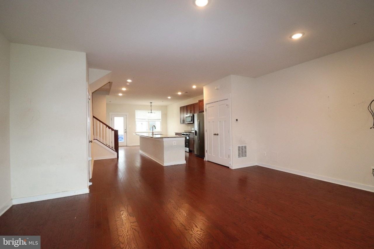 414 Waverley Dr - Photo 3 of 34