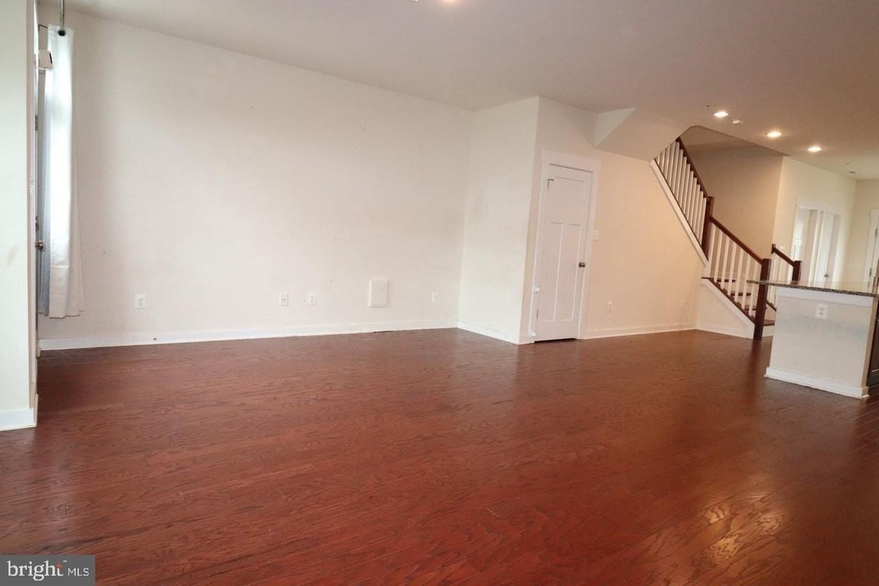 414 Waverley Dr - Photo 4 of 34