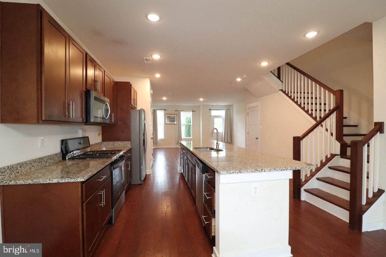 414 Waverley Dr - Photo 6 of 34