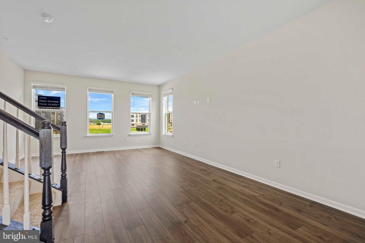 871 Amity St - Photo 4 of 29