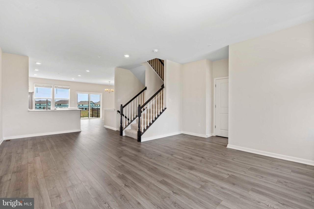 871 Amity St - Photo 6 of 29