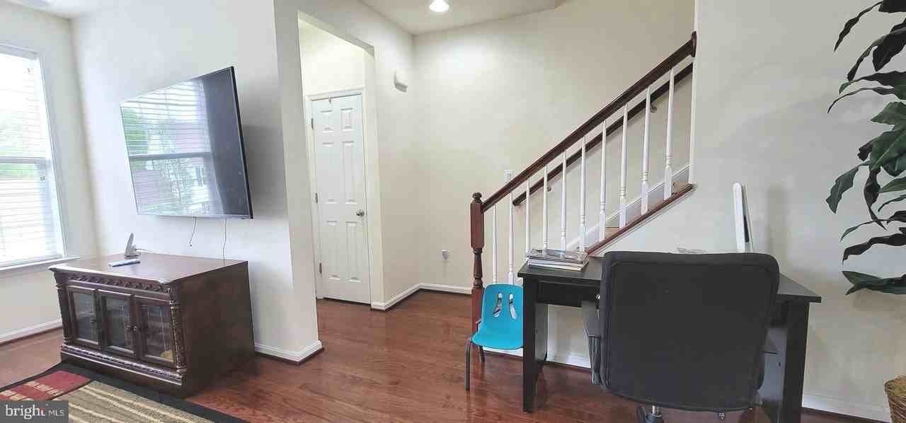 2873 Burrows Ln - Photo 7 of 30