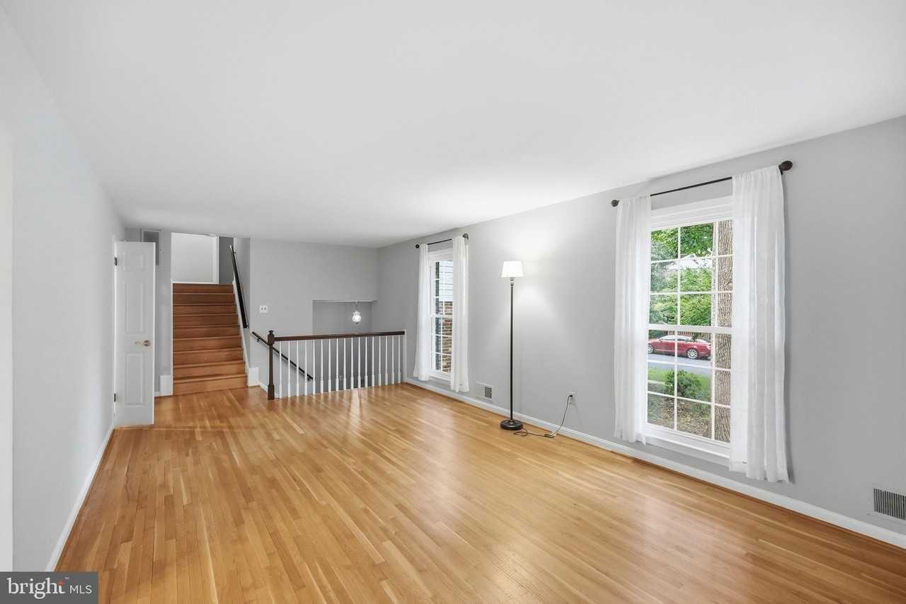 809 Woodley Dr - Photo 5 of 47