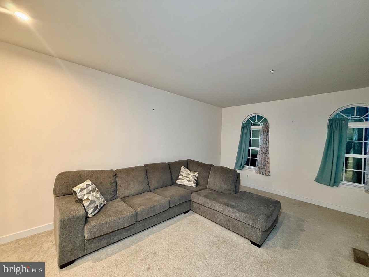 4812 Crest View Dr - Photo 5 of 50