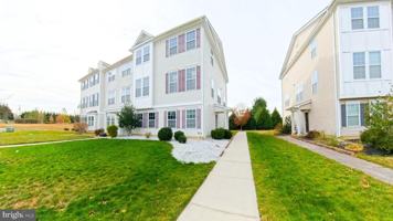 featured image of 33 Mountie Ln