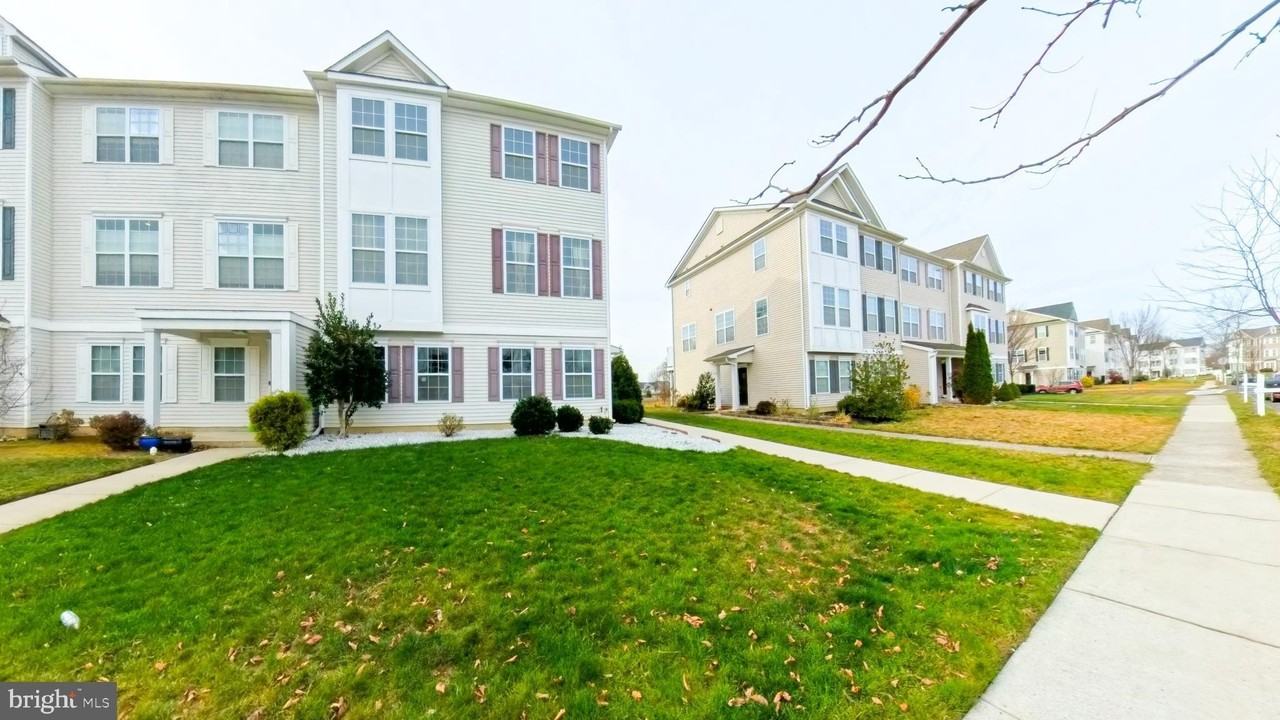 33 Mountie Ln - Photo 3 of 50