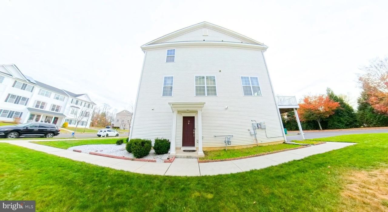 33 Mountie Ln - Photo 4 of 50