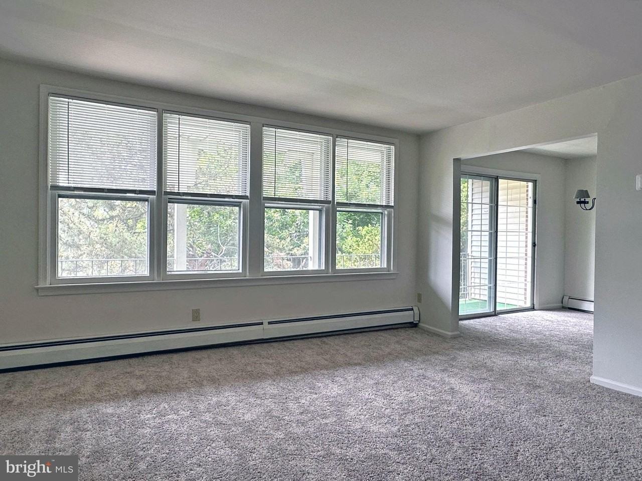 923 Washington St #204 - Photo 5 of 5