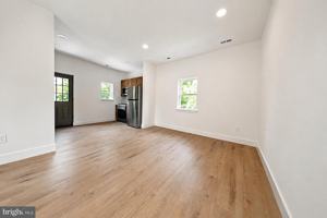 featured image of 10 Myrtle Ave #B