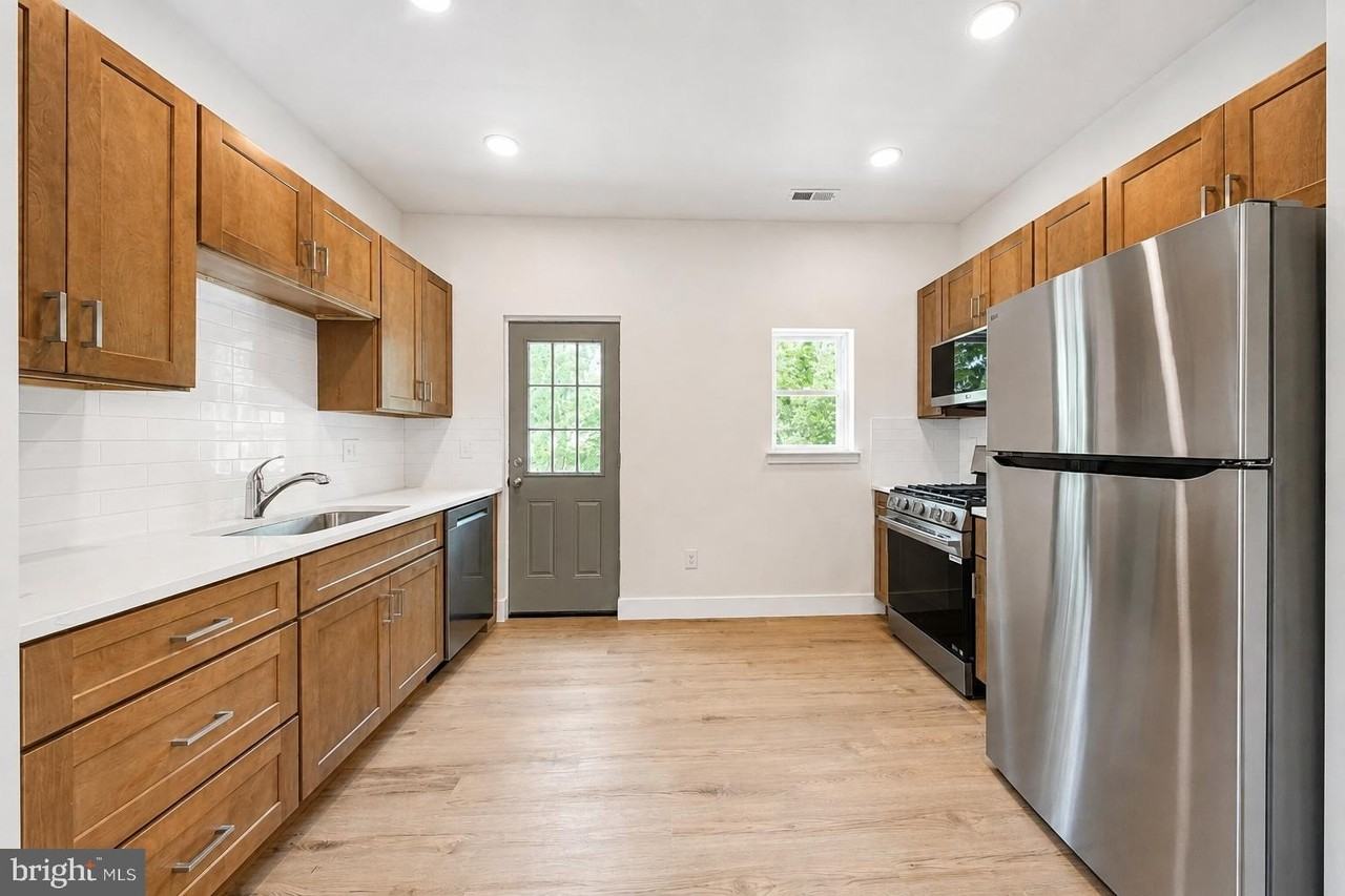 10 Myrtle Ave #B - Photo 2 of 16