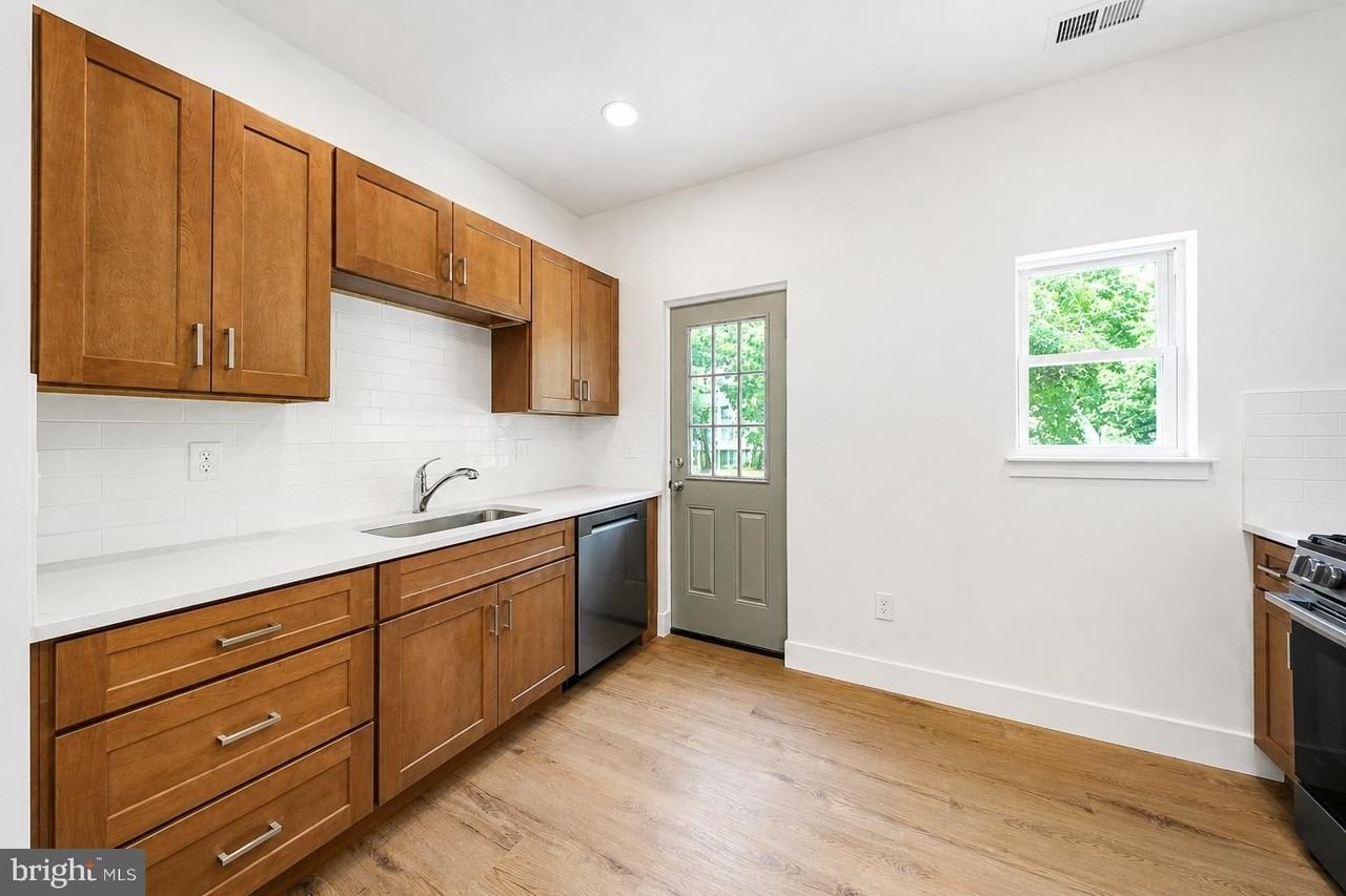 10 Myrtle Ave #B - Photo 3 of 16