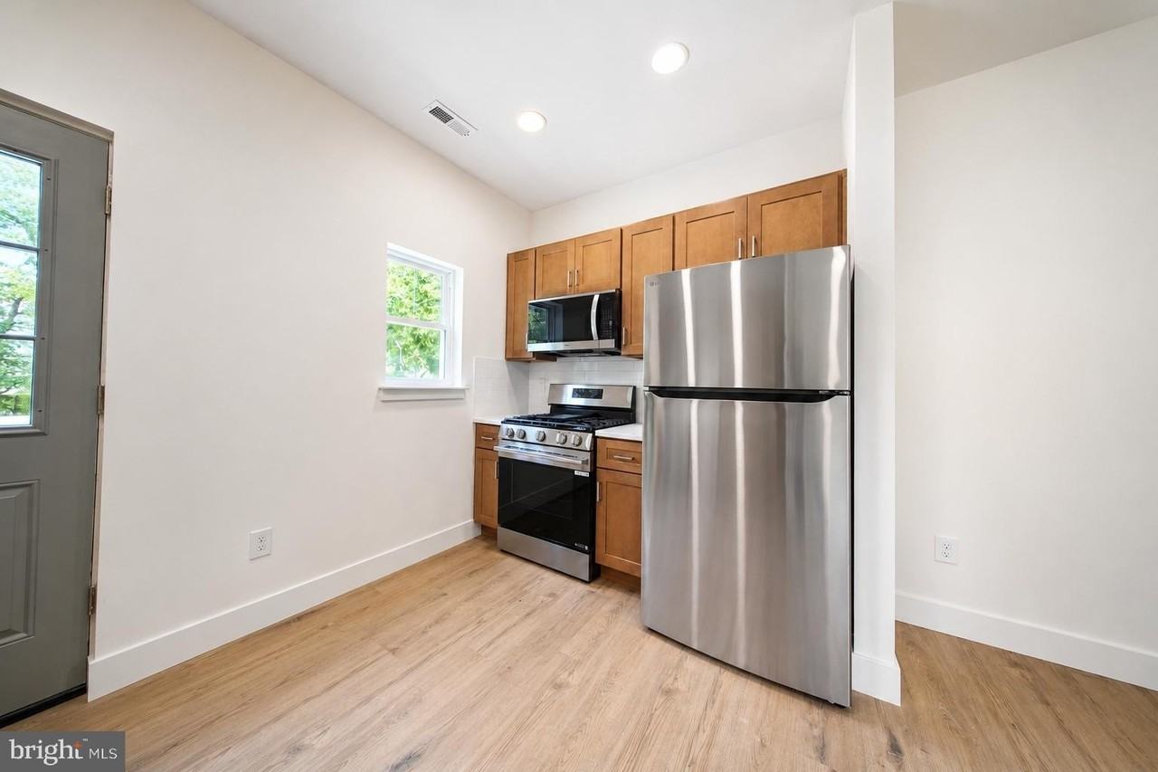 10 Myrtle Ave #B - Photo 4 of 16