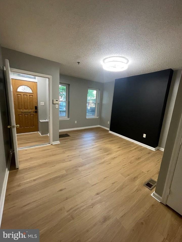 29 Carroll St - Photo 7 of 22