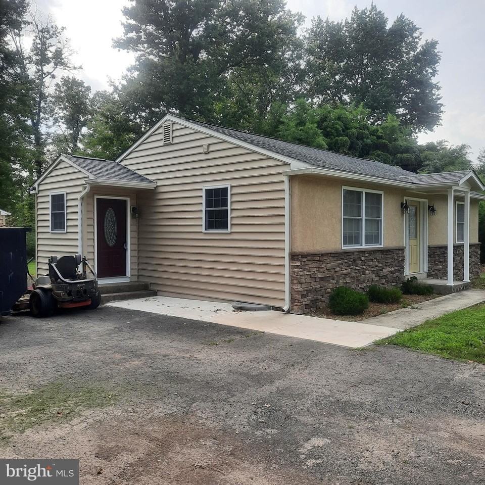 8060 Easton Rd - Photo 2 of 10