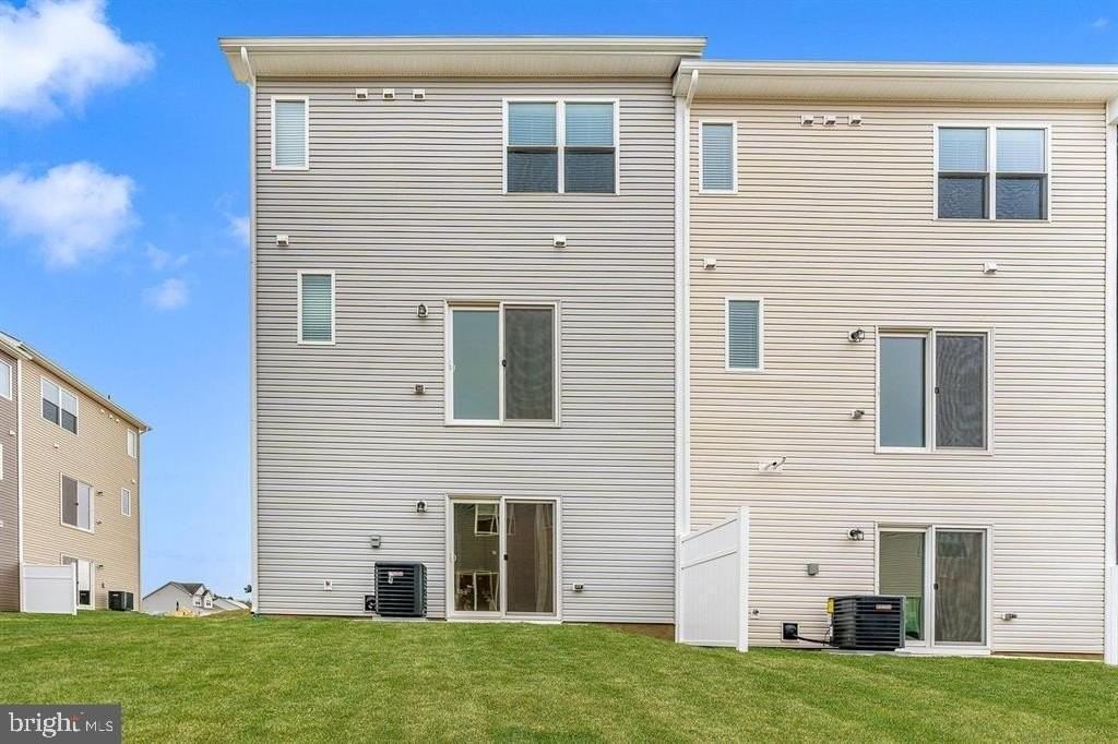 527 Abigail Ave - Photo 3 of 25