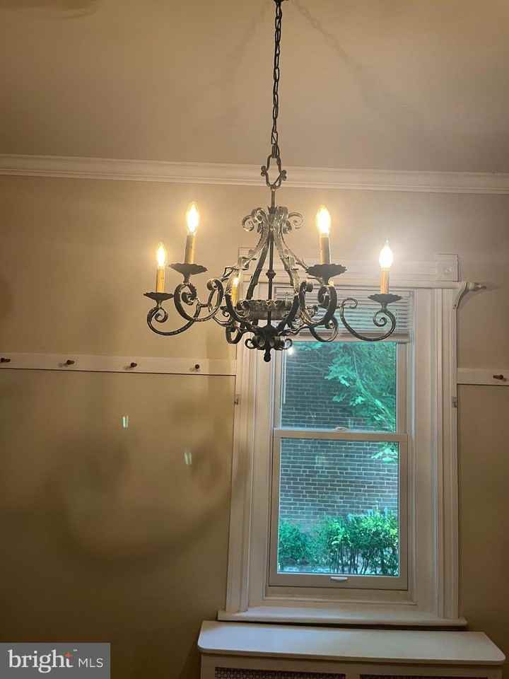 210 Grayling Ave - Photo 6 of 18