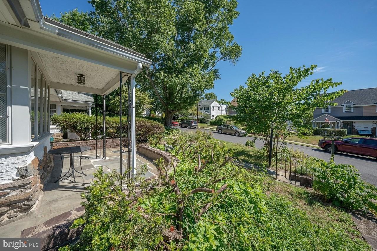 214 Harrogate Rd - Photo 2 of 26
