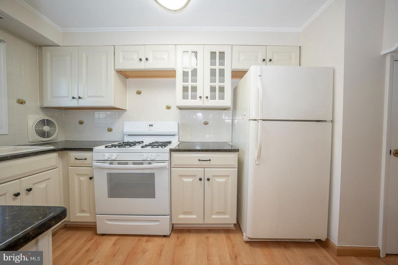 214 Harrogate Rd - Photo 7 of 26
