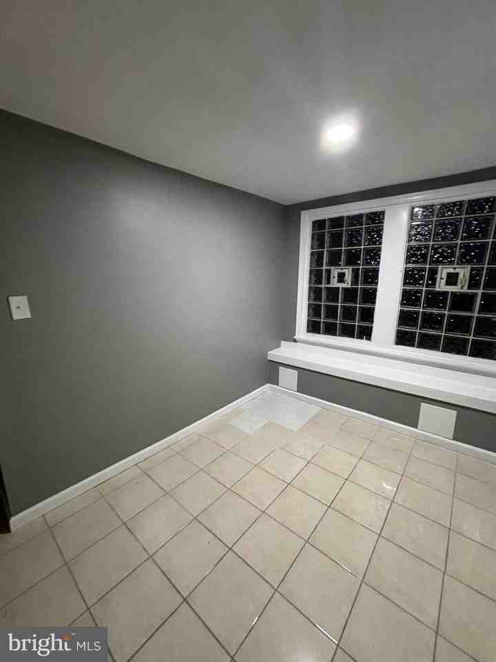 835 Anchor St - Photo 3 of 10
